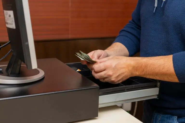 Grocery store manager performing a blind drawer count reconciliation