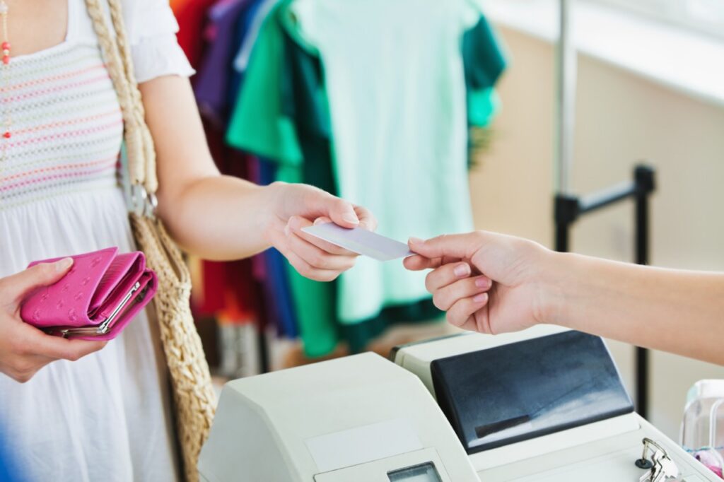 Grocery cashier greeting a regular shopper using grocery loyalty program data