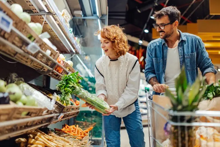 Couple picking fresh produce at an independent grocery store, a key moment for grocery customer retention